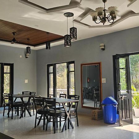 Hotel On The Rocks Kasauli Exterior foto