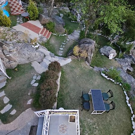 Hotel On The Rocks Kasauli Exterior foto