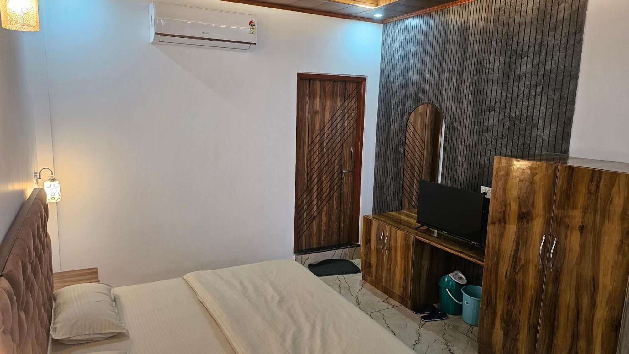 Hotel On The Rocks Kasauli Exterior foto