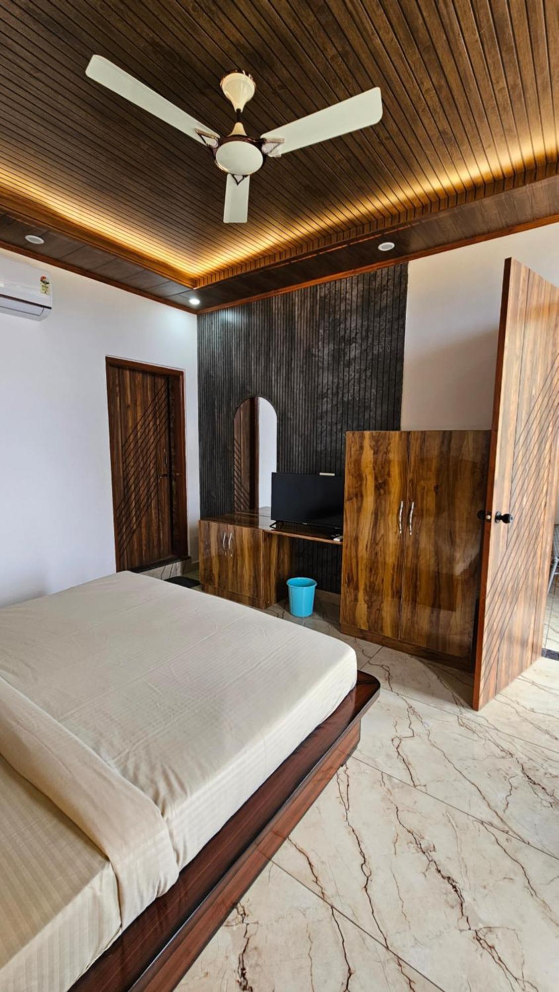 Hotel On The Rocks Kasauli Exterior foto