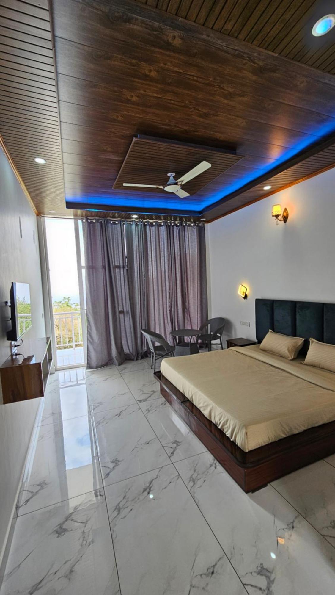 Hotel On The Rocks Kasauli Exterior foto