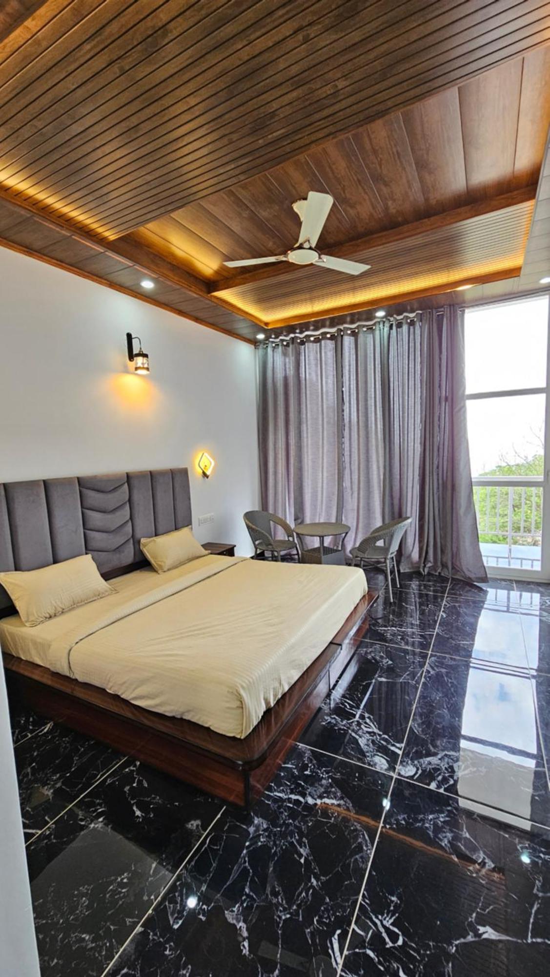 Hotel On The Rocks Kasauli Exterior foto